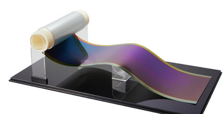 Die Flexibilität der PSCs erlaubt zudem hybride Systeme – die Kombination aus Wind- und Solarenergie – und steigert so die Effizienz erneuerbarer Energien weiter.